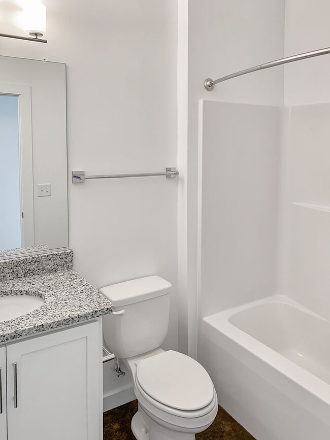 Building Photo - 2 Bedroom, 2 Bathroom downstairs unit in Manchester! Tons of natural light, modern look