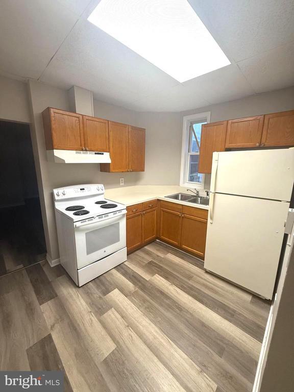 Building Photo - 106 N Market St