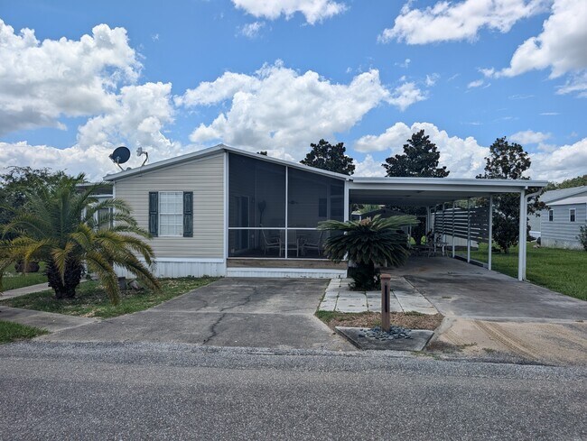 Building Photo - 10045 Wellington Ave