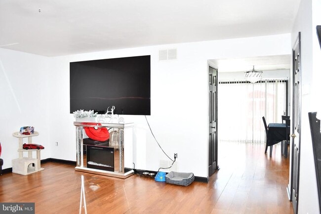 Building Photo - 46 Hillside Ct