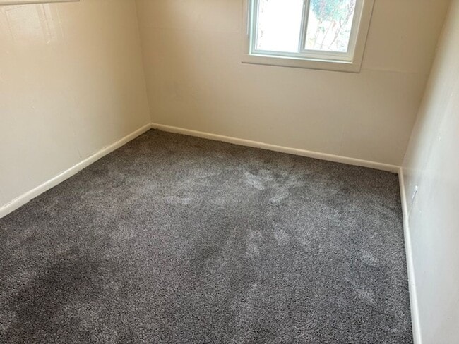 Building Photo - Newly Renovated Home in Washington Terrace...