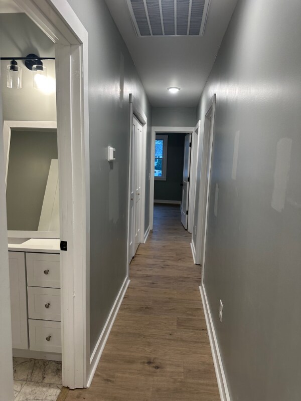 Building Photo - 316 Valley View Dr