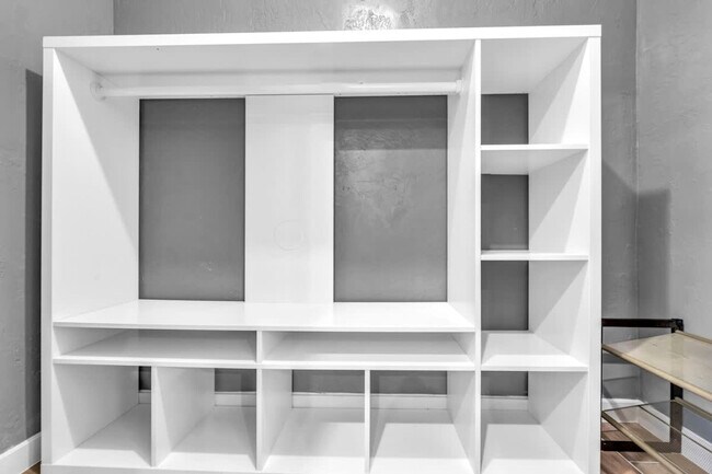 Building Photo - 1006 SE 6th St