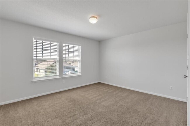 Building Photo - 223 Clearlake Dr