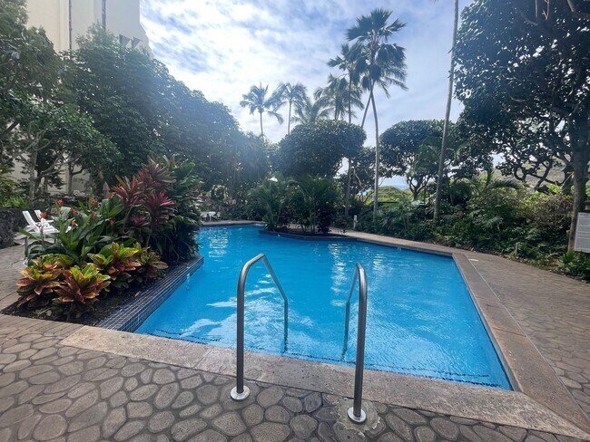 Building Photo - Commodore Condo Hawaii Kai