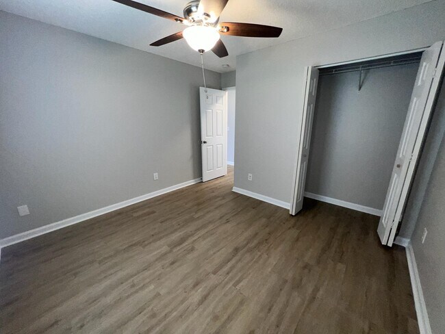 Building Photo - 6048 Buxton Dr