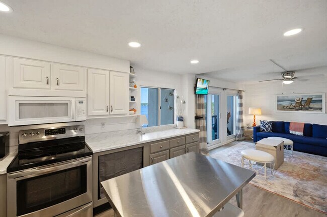 Building Photo - 23223 Front Beach Rd