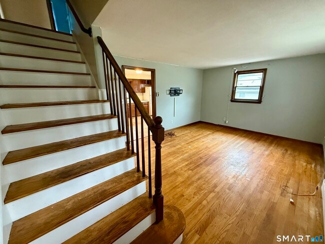 Building Photo - 400 Divinity St