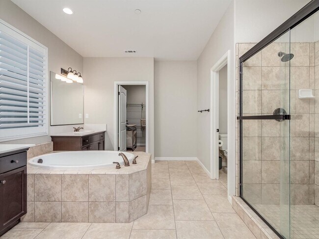 Building Photo - Newly Built 5 Bedroom Home Near Clovis East