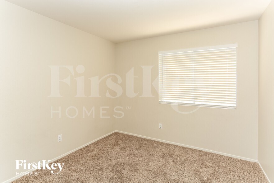 Building Photo - 1673 Black Hills Way