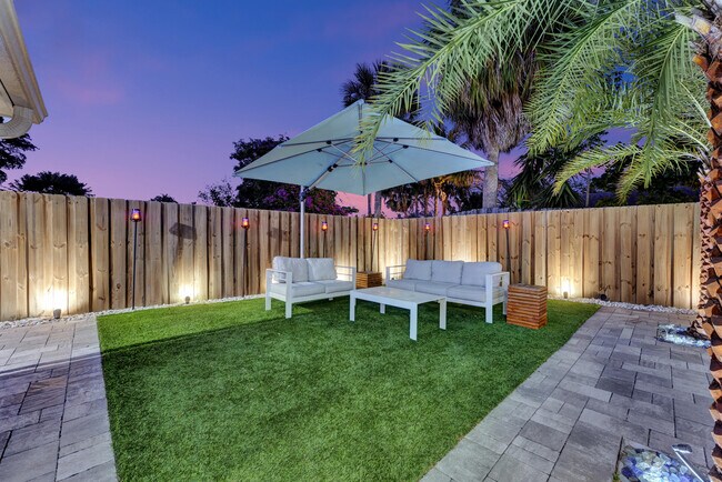 Building Photo - 707 W Boulevard Chatelaine