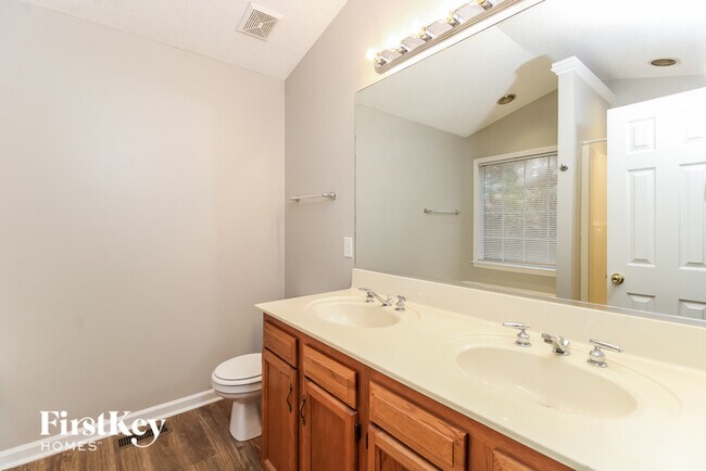 Building Photo - 3915 Landover Dr