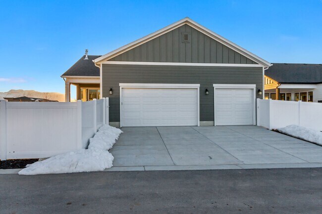 Building Photo - Modern Home in Heber – Available Now!