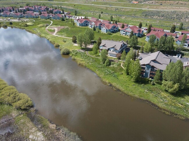 Building Photo - 1902 Crazy Horse Cir