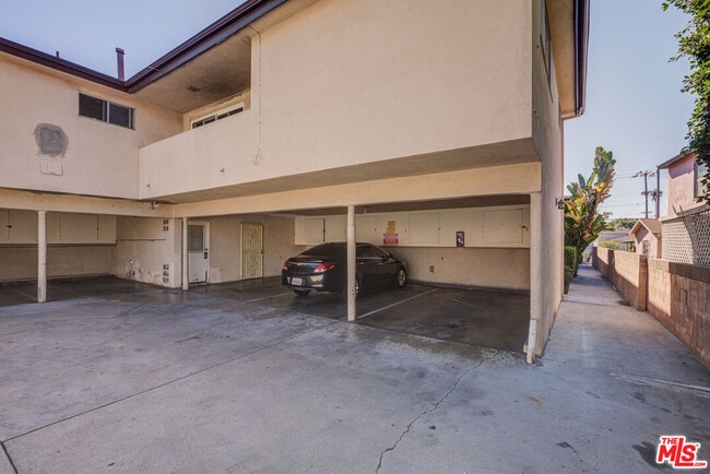 Building Photo - 305 E Plymouth St