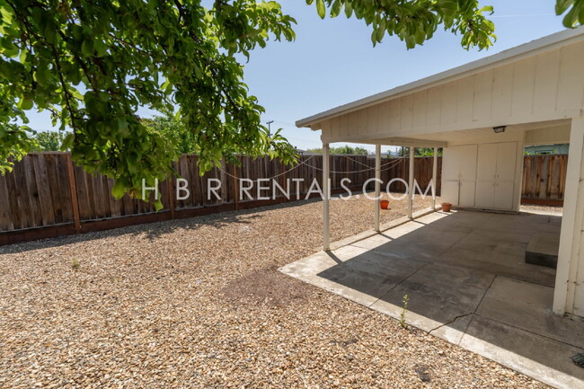 Building Photo - Charming Three Bedroom Single Story Liverm...