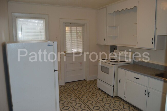 Building Photo - 1401 Kinderway &amp; 4300-4302 Wentworth -...