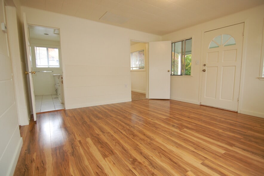 Building Photo - 8395 Grape Ave