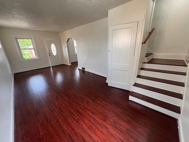 Building Photo - Pittsburgh - 4 Bedroom 2 Bathroom - Recent...