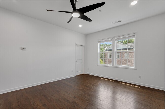 Building Photo - 1260 Lullwater Park Cir