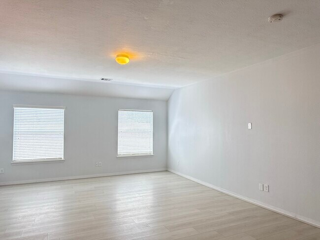 Building Photo - 4127 Longmont Hills Ln