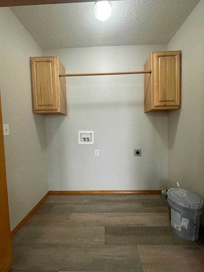 Building Photo - Executive Rental Nestled in Mulberry Ridge Ozark