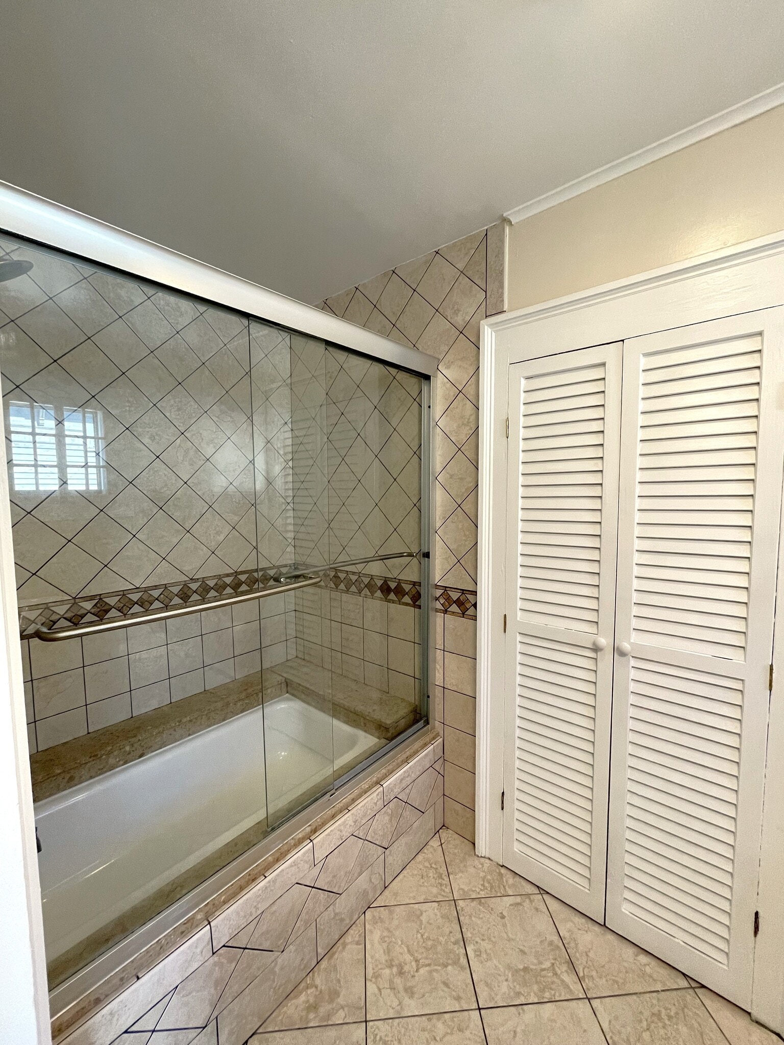 Bathroom - 609 W Water St