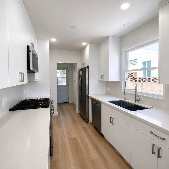 Building Photo - 5009 Catalon Ave