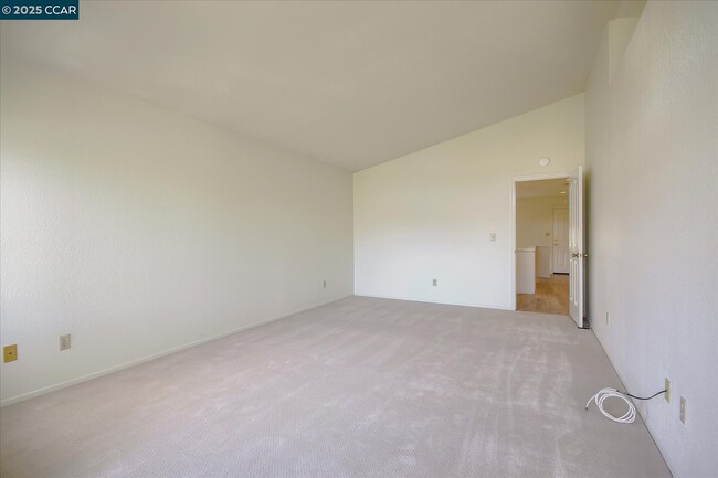 Building Photo - 5070 E Lakeshore Dr