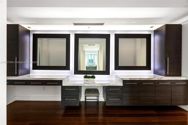 Building Photo - 300 Royal Plaza Dr