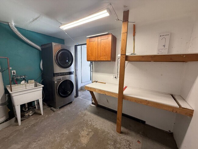 Building Photo - 425 N 7th St