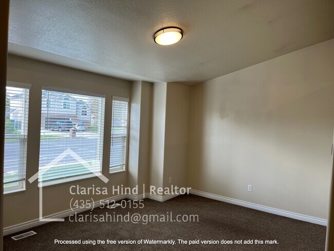 Building Photo - 262 1660 W