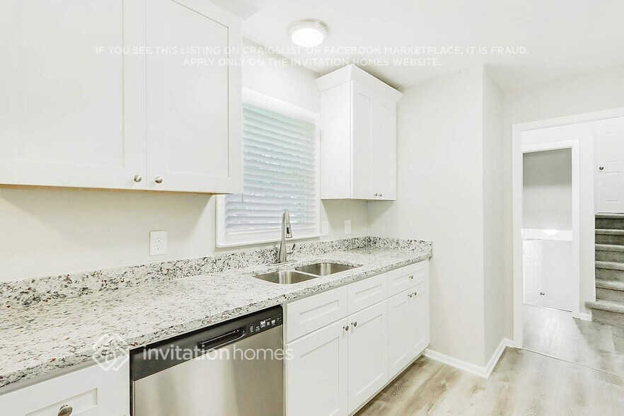 Building Photo - 808 Parkstone Dr
