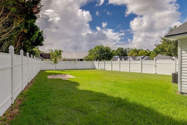 Building Photo - Updated 3BR Home with Fenced Yard in the H...