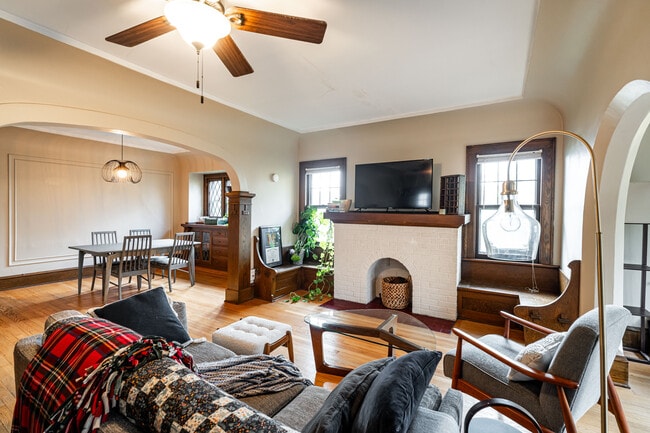 Building Photo - 522 N 65th St