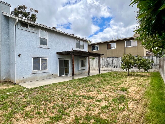 Building Photo - Two Story, 2 Bedroom 2.5 Bath House w/Cent...