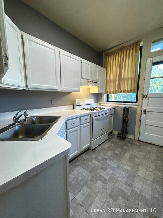 Building Photo - 1226 E 54th St