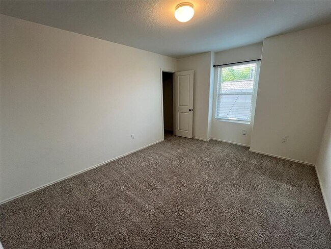 Building Photo - 6825 Colorado Bluffs Rd