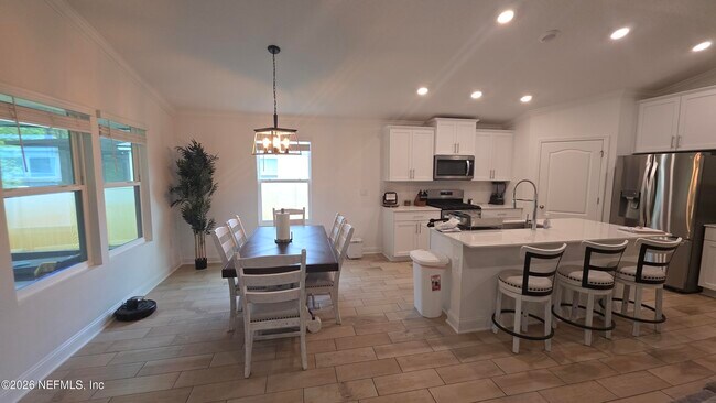Building Photo - 248 Zancara St