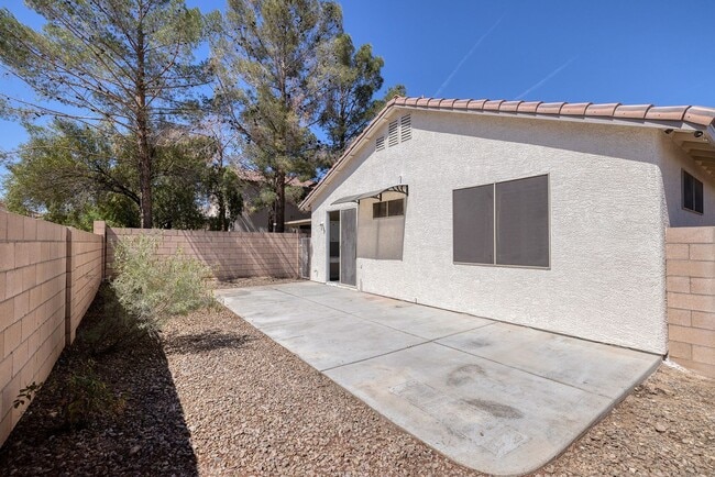 Building Photo - Single Story Home @ Buffalo/Desert Inn  1 Story - 2 Bedrooms + Den