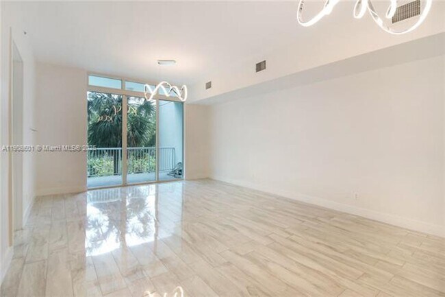 Building Photo - 14951 Royal Oaks Ln