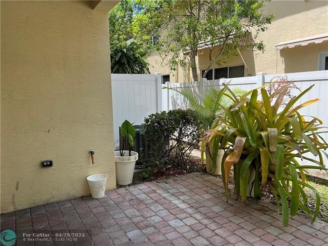 Building Photo - 9428 SW Merlin Ct