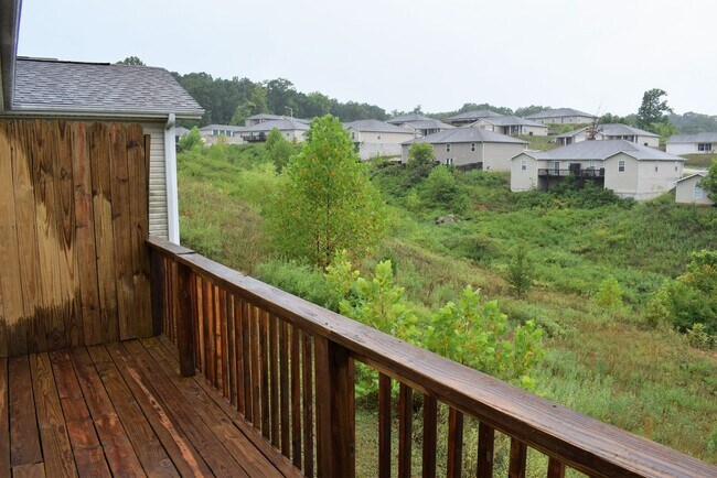 Building Photo - 3 bedroom 2 Bathroom Duplex in Hunters Ridge