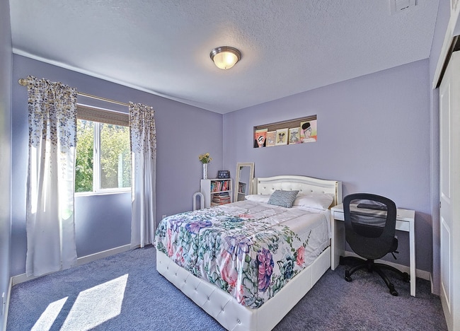 Building Photo - 588 SW 197th Pl