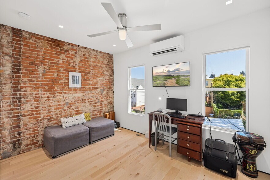 Building Photo - 619 10th Street NE