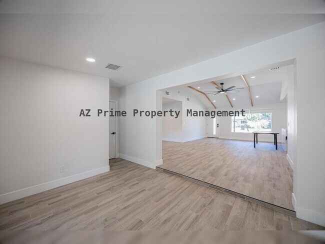 Building Photo - 6828 N 10th Ave