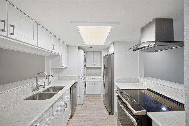 Building Photo - 12633 Memorial Dr