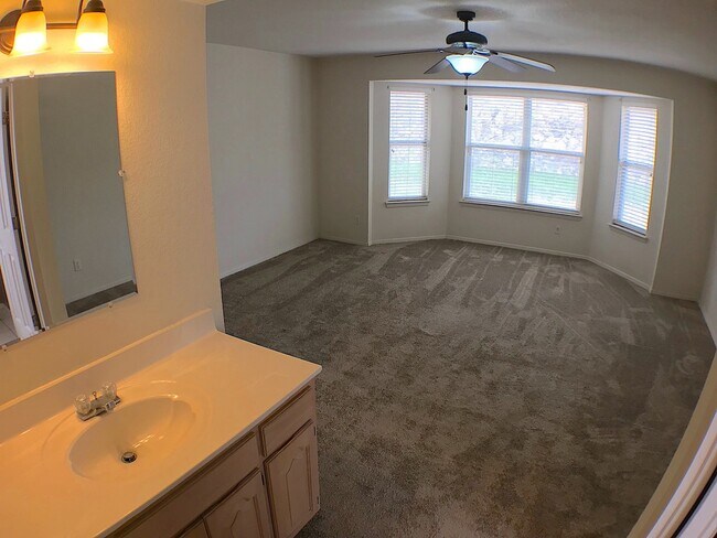 Building Photo - Northeast El Paso 3 Bed Refrig A/C