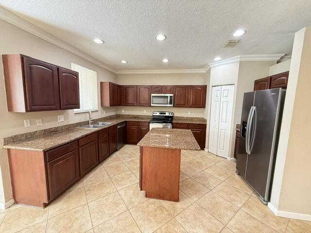 Building Photo - 3075 N Evergreen Cir