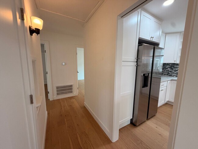 Building Photo - Spacious 4 Bedroom/2Bathroom Home in South San Francisco!